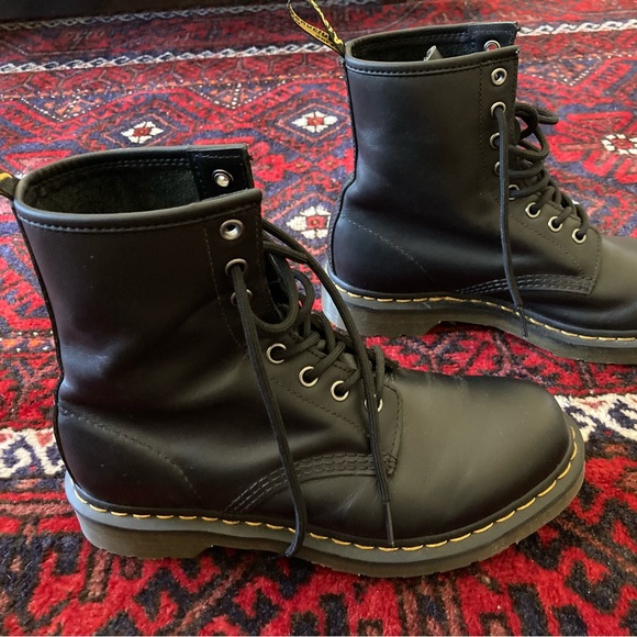 Dr. Martens 1460 WOMEN'S SMOOTH LEATHER LACE UP BOOTS size 8 - Picture 8 of 8